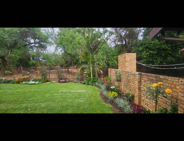 3 BEDROOM TOWNHOUSE FOR SALE IN SAFARI GARDENS